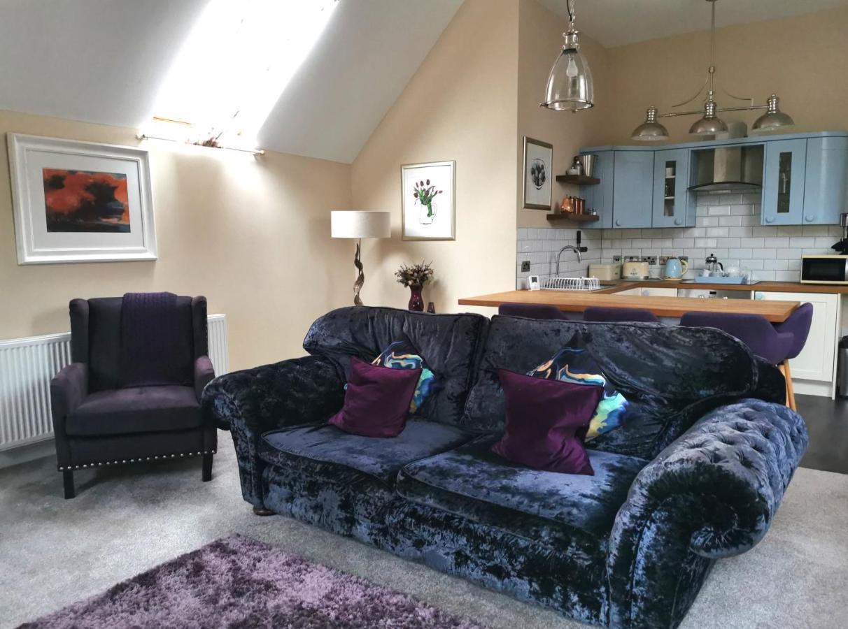 The Coach House Apartment At Cefn Tilla Court, Usk Exteriör bild