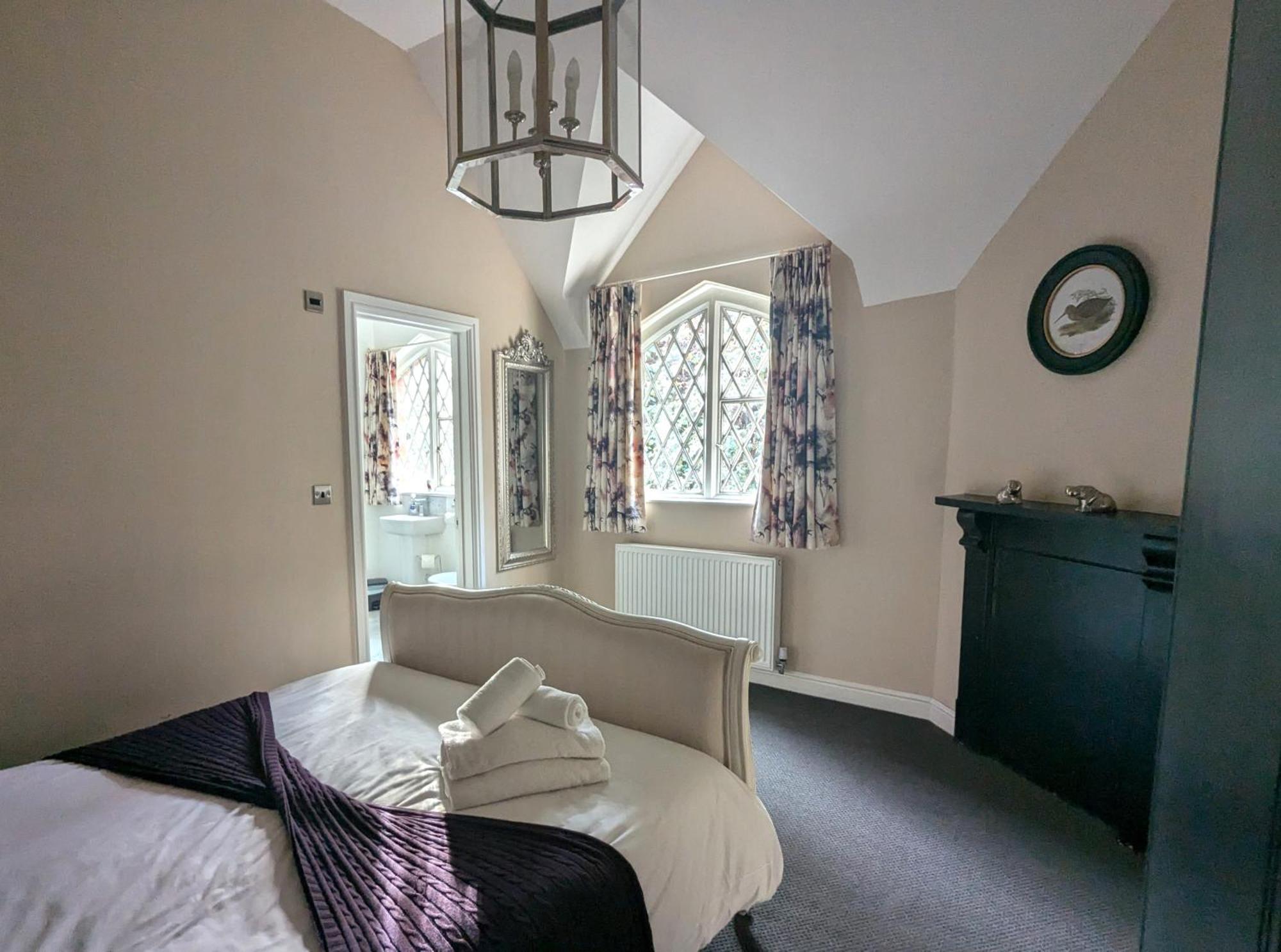 The Coach House Apartment At Cefn Tilla Court, Usk Exteriör bild