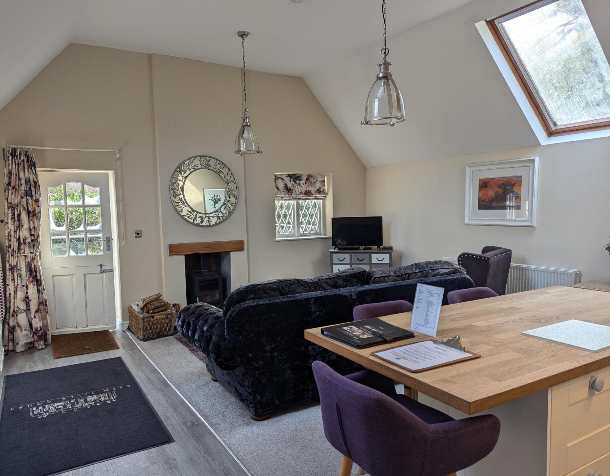 The Coach House Apartment At Cefn Tilla Court, Usk Exteriör bild